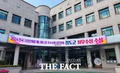 안전화 대신 등산화 구매 감사받는 청도군청 공무원들, 이번엔 골프접대 의혹