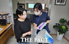 경기도의료원 수원병원, 돌봄의료센터 대상자 가구에 감염병 예방 방역물품 지원