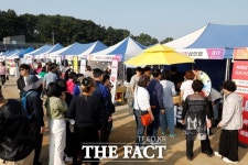 화성 궁평항서 제10회 경기도우수시장박람회 성료