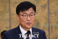 문체부 추천도서 8549권 중 '한강 책 한 권이 없다'…출판진흥원 '사과' [TF사진관]