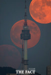 남산타워 품은 슈퍼문 [TF사진관]