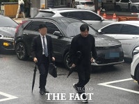 '상습도박' 개그맨 이진호 경찰 출석…