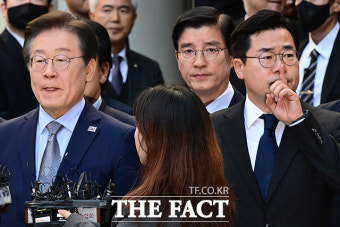 이재명 발언 중 고함…박찬대 '조용히!' [포토]