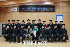 무주반딧불시니어클럽영농사업단 | 무주군, 제16기 반딧불 농업대학 졸업식 개최