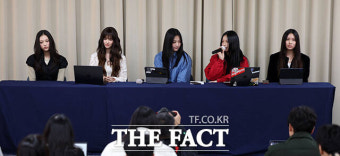 '긴급 기자회견' 뉴진스, 전속계약 해지 선언…