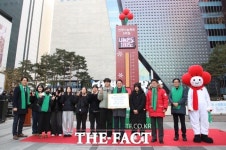 안양시, 범계역 광장에 사랑의 온도탑 제막…9억 목표