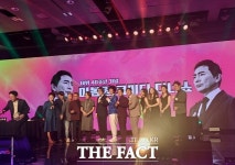 [강일홍의 현장] 이봉원 40주년 코미디 리사이틀 배꼽 뺀 2시간