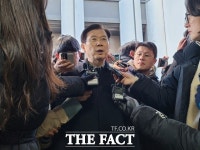 [속보] '윤석열 체포 방해' 박종준, 경찰 조사 13시간만 귀가