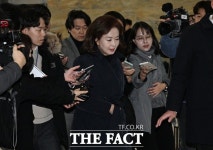 [주간政談] 국회에 백골단…김민전 잠자는 백골공주 오명