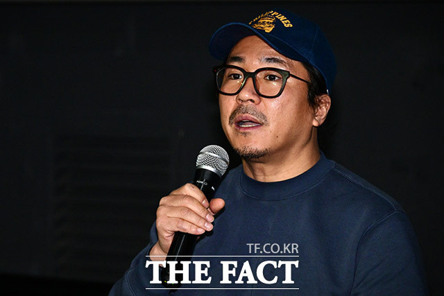 양익준 감독, 후배 폭행 혐의 부인 종이로 머리를 통통 두드린 거예요