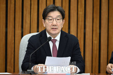 권성동 이재명, 검사·총각 사칭 의혹에 보수까지 사칭
