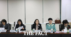 국립여성사박물관 건립위 주재하는 신영숙 여성가족부 차관 [TF사진관]