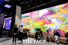 서울대 ‘SNU Commons 중앙도서관’ 몰입형 미디어아트 전시 [포토]