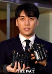 승리, 뼈해장국집 목격담…도둑처럼 먹고 있었다