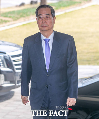 '탄핵 기각' 즉각 직무 복귀하는 한덕수 대통령 권한대행 국무총리 [TF사진관]
