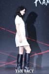 신민아 '사랑스러운 손 인사' [TF사진관]