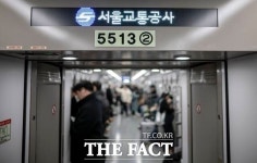 7호선 숭실대입구역, 무정차 통과…대합실·승강장에 연기