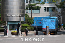 尹 반려묘 타워·부부 매트리스…서초동으로 옮겨지는 이삿짐 [TF포착]