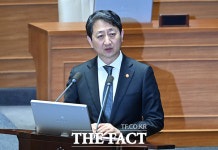 질의에 답하는 안덕근 장관 [포토]