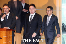 고객과 국민들께 불안·불편 초래 최태원…SKT 해킹 사고 대국민 사과 [TF사진관]