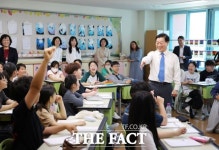 박승원 광명시장, 초등학교 1일 명예교사로 진로 특강