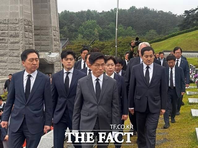 김문수 국민의힘 대선 후보, 5·18 민주화운동 45주년 기념식 불참 논란 현안화