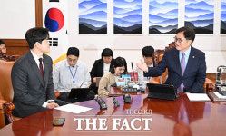 취임 후 처음으로 우원식 의장 예방한 김용태 비대위원장 [TF사진관]