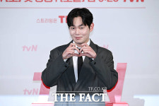 쌍둥이 자매의 로맨틱 성장 드라마 미지의 서울 [TF사진관]