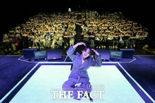 [TF현장] 팬들과 함께 호흡…김기태, I.CON서 숨처럼 노래한 순간