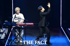 김기태, 팬앤스타 콘서트...팬들이 원하면 즉흥댄스까지 [TF사진관]