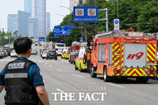 방화로 출입 제한된 마포역 …현재는 운행 재개 [TF사진관]