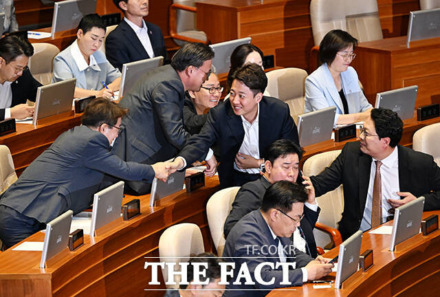 이준석, 개혁신당 대표로 단독 선출…98.22%의 압도적 지지