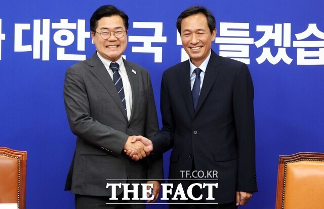 우상호 정무수석, 국회 방문하며 추가경정예산 신속 절차 요청, 정쟁 대응 당부