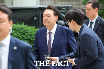 [속보] 윤석열, '내란특검 출석 응하나' 질문에 묵묵부답