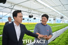 충남도 충남 스마트팜 청년농 ‘억대 연봉’ 실현 중