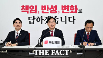 이재명 대통령 축하난 받는 송언석 국민의힘 원내대표 [TF사진관]