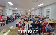 법동종합사회복지관, 짜장면 나눔 경로잔치 열어