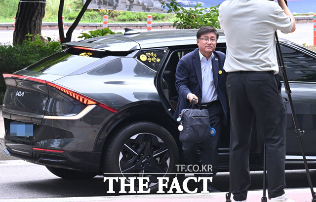 환경부 장관 환경부와 기상청 공무원 중 전기차 이용 비율 개선에 총력을 기울일 것