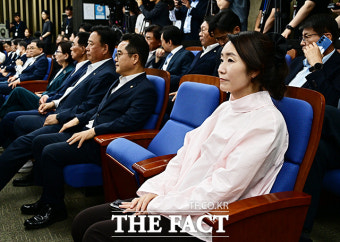 의원총회 참석한 강선우 여가부 장관 후보자 [포토]