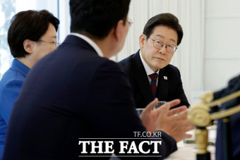 이 대통령, 야5당 '조국·노동자 사면복권' 건의에 