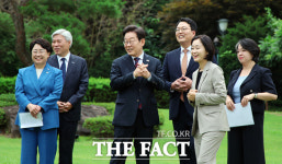 이 대통령, 야5당 '조국·노동자 사면복권' 건의에 