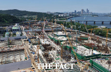 대한민국 최초 주공아파트, 한강변 뜨거운 재건축 현장 [TF사진관]