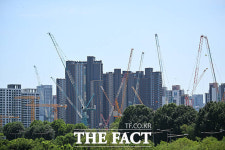 대한민국 최초 주공아파트, 한강변 뜨거운 재건축 현장 [TF사진관]