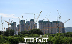 대한민국 최초 주공아파트, 한강변 뜨거운 재건축 현장 [TF사진관]