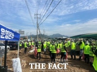 민주당 의원·보좌진, 가평 수해복구 현장서 구슬땀