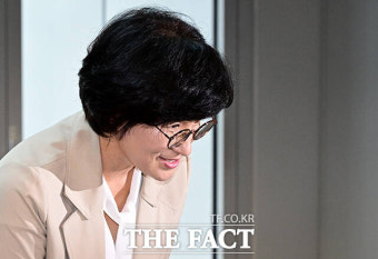 인사하는 원민경 여성가족부 장관 후보자 [포토]