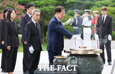 현충원 찾은 이석연 국민통합위원장 