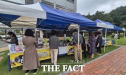 착한 소비 장터 열렸다…정읍시청 광장, 자활생산품 판매로 북적