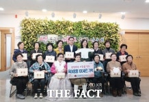 동구행복한어르신복지관 선배시민 봉사단, 신생아 출산선물로 희망의 온기 전해