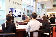 글로벌 CEO 배우자들도 반했다…LG생활건강, 경주서 K-뷰티 체험 프로그램 개최